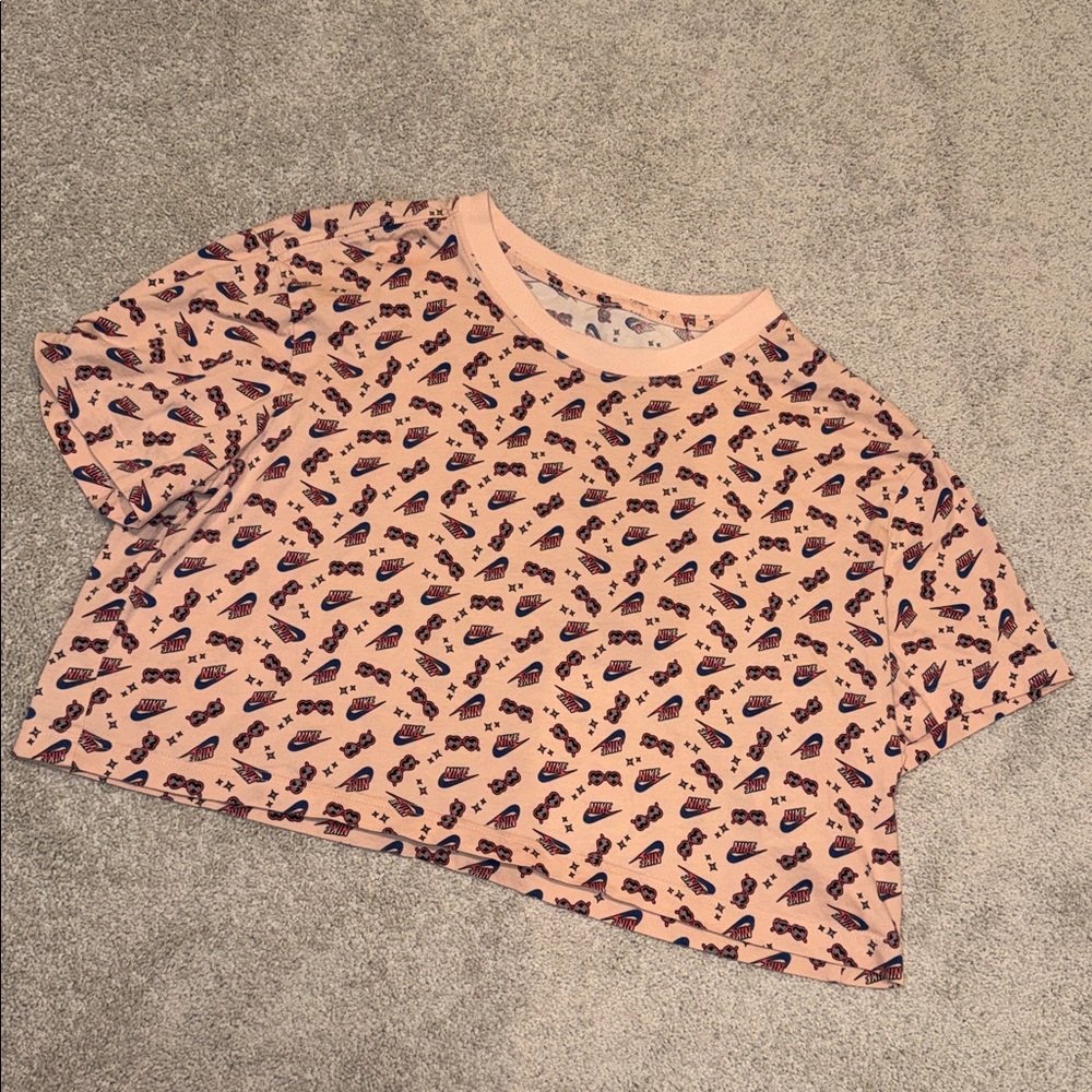 Nike Crop Tee - Women’s Medium